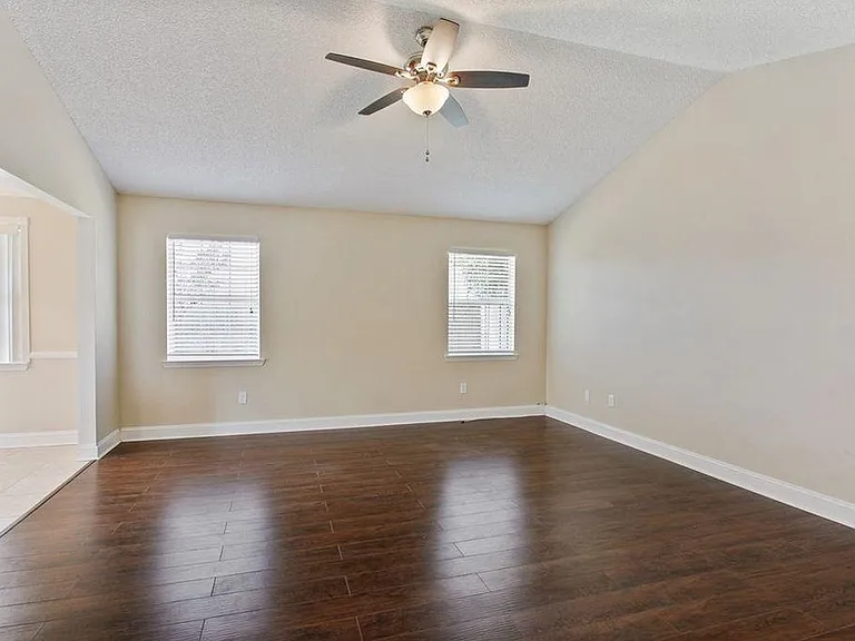 721 Cindy Ln — Photo 10