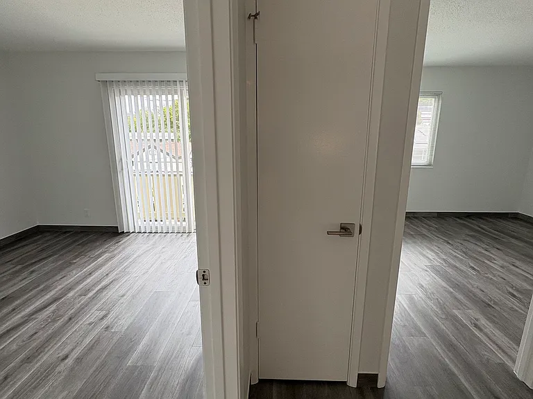 16 S Knoll Rd #104 — Photo 4