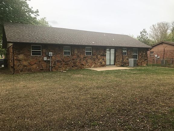 2nd image of 901 Pecan Ln