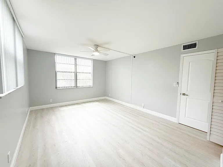 3300 W Rolling Hills Cir #410 — Photo 5