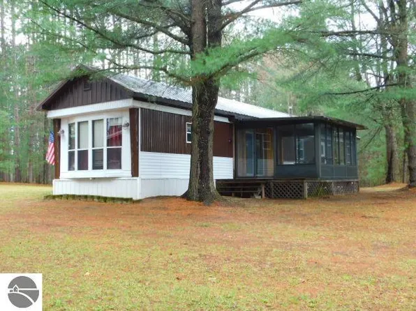 1118 Hall Rd SW, South Boardman, MI 49680