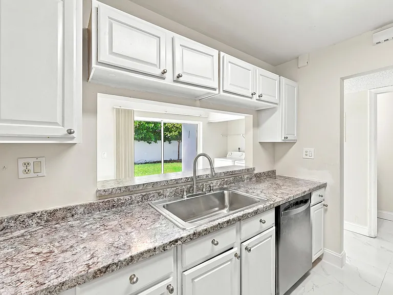 5120 Elmhurst Rd #A — Photo 22