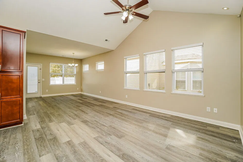 3 bed, 2.0 bath, 1392 sqft, $3,180 — Photo 3