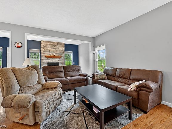 3rd image of 119 River Rock Way