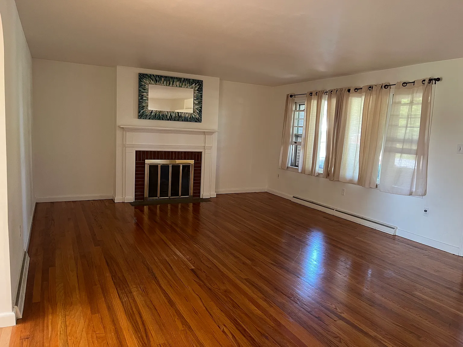 3 bed, 1.5 bath, 1486 sqft, $2,900 — Photo 3