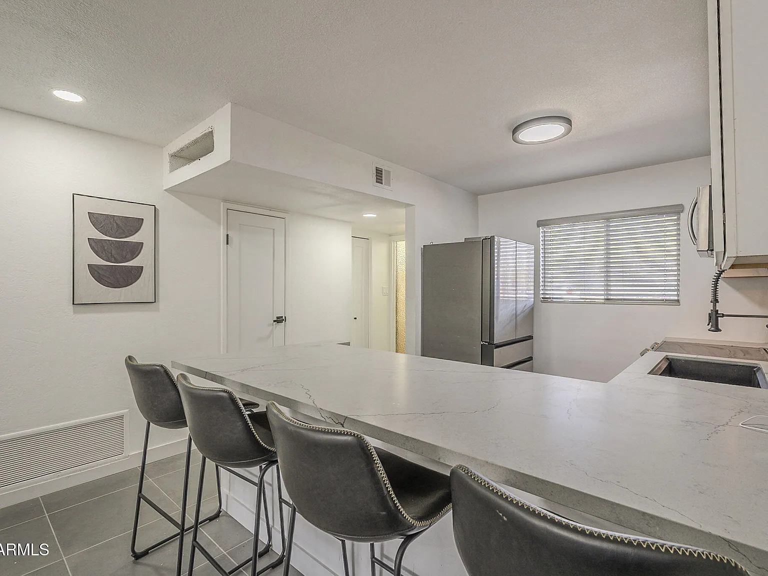 2 bed, 1.5 bath, 1039 sqft, $2,200 — Photo 3