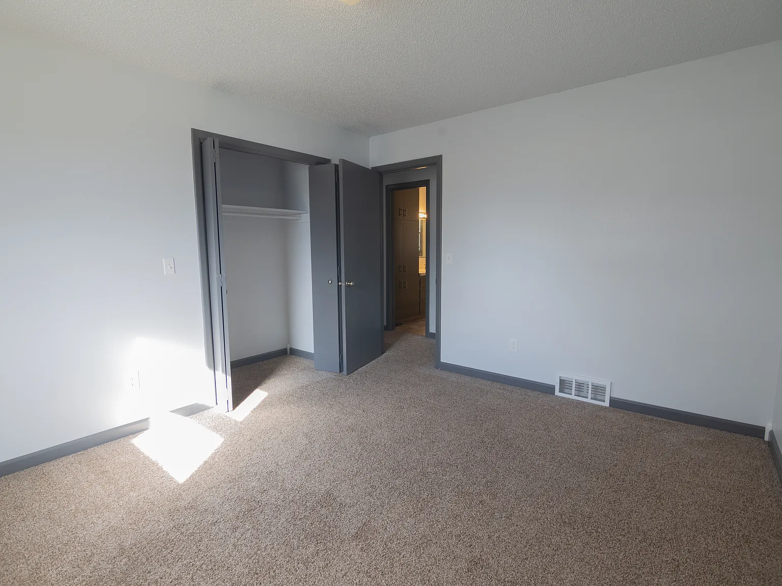 3 bed, 1.5 bath, 1500 sqft, $1,995 — Photo 3