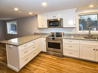 11 Prospect St, West Newbury, MA 01985