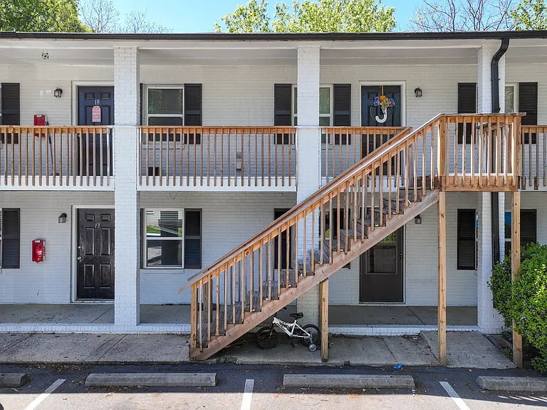 Fairfield Apartments — Photo 8