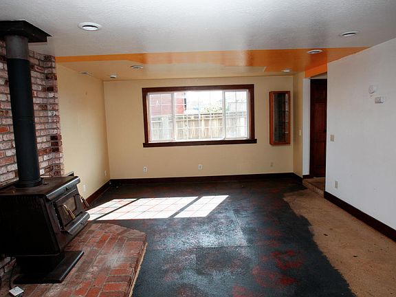 4th image of 158 Park St