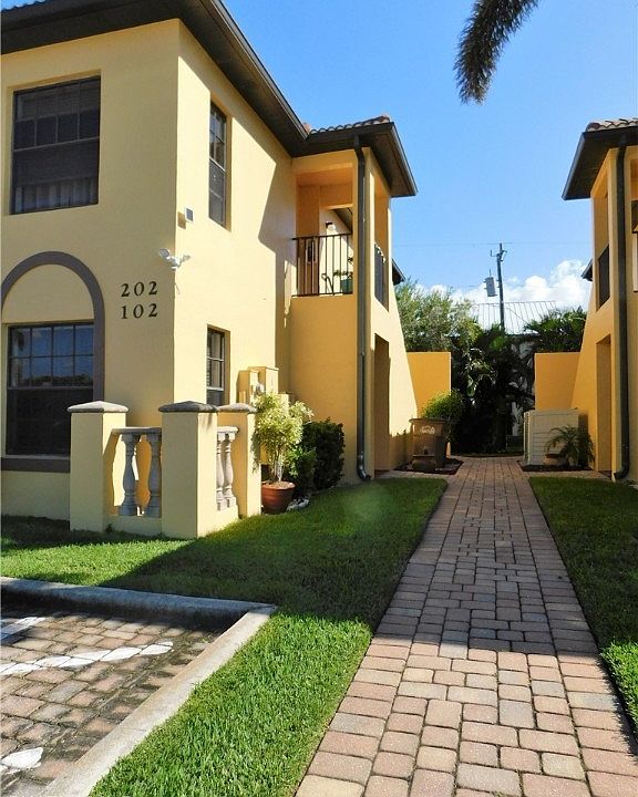 1st image of 4921 SW 16th Pl APT 102