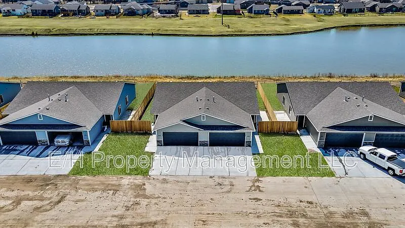 3 bed, 2.0 bath, 1180 sqft, $1,495 — Photo 2