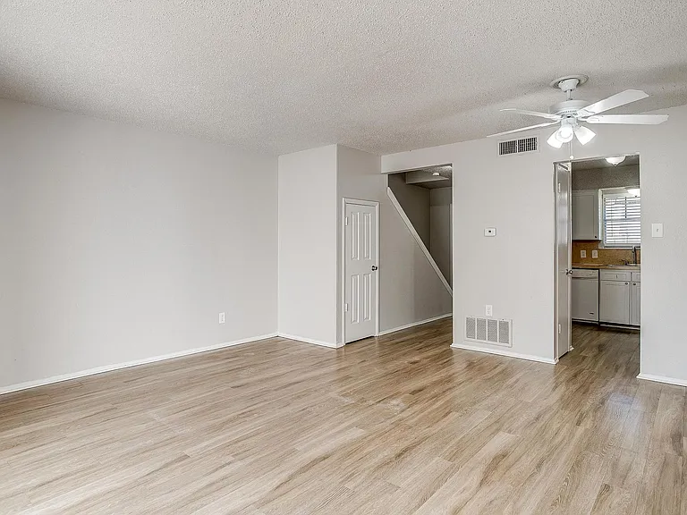 105 SE Gardens Blvd #112 — Photo 7
