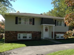 17 Muscotah Rd, Highland Lakes, NJ 07422