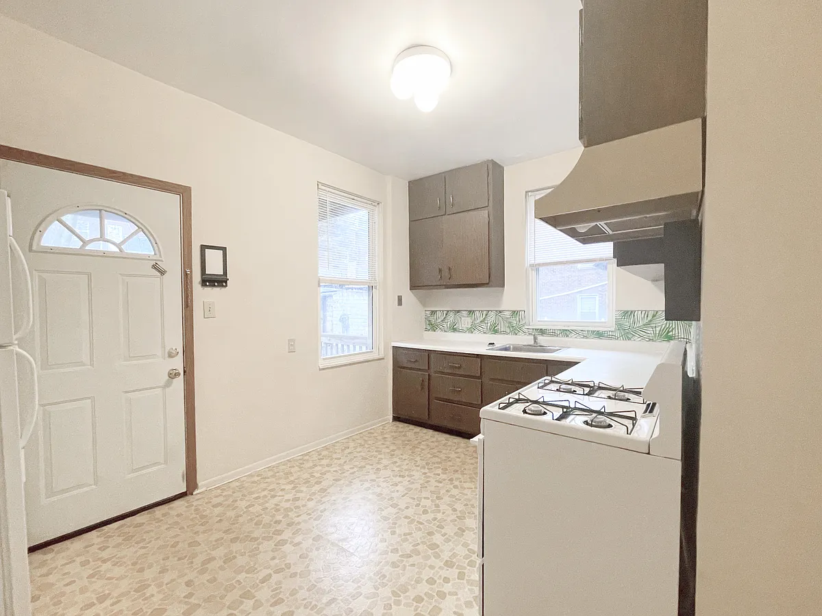 Building Photo - 3555 Beechwood Blvd #F1