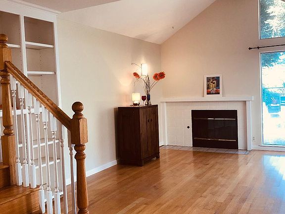 2nd image of 439 Lockewood Ln