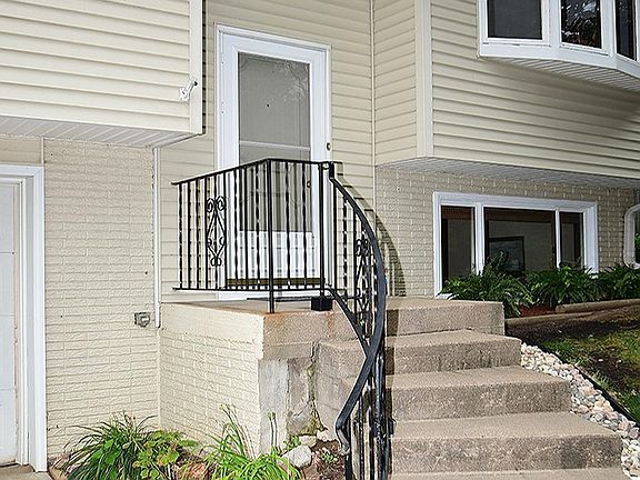 3rd image of 5907 Deerwood Dr