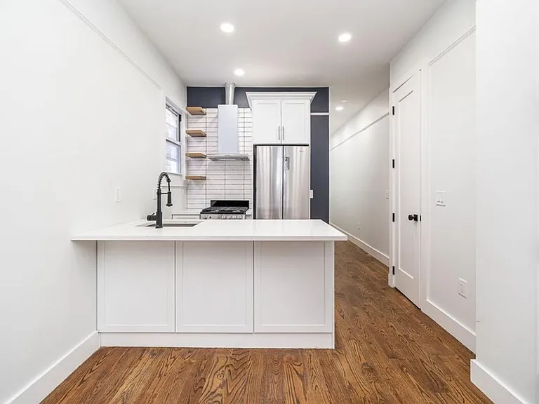 112 Duncan Ave #3C — Photo 2