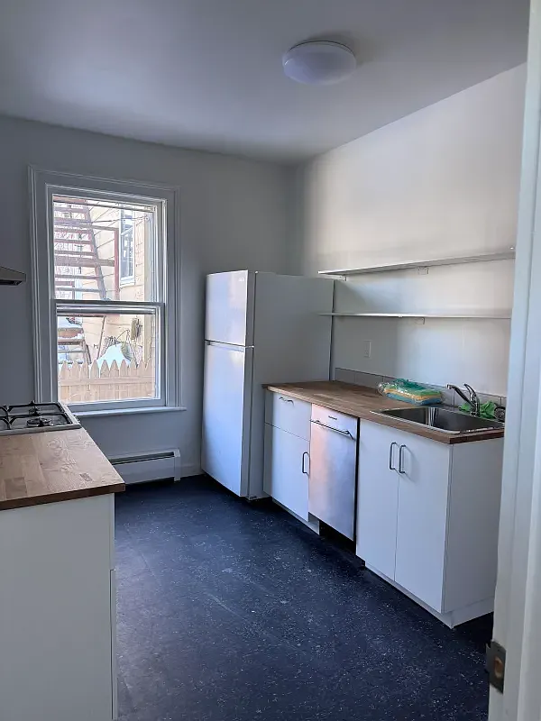 2 bed, 1000 sqft, $2,100 — Photo 2