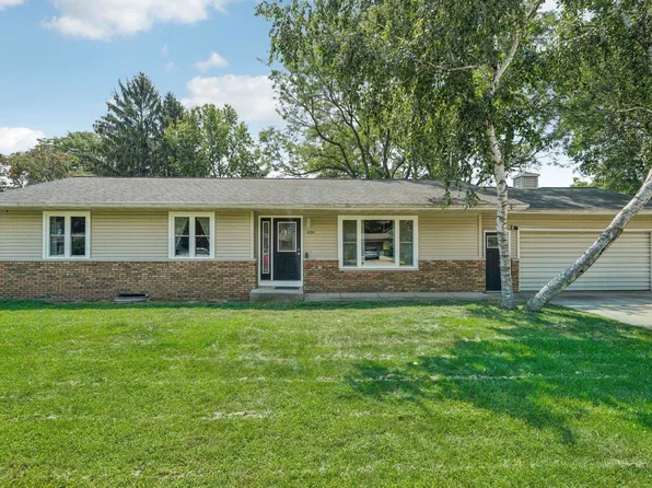 1225 Locust Ln, Prairie Du Sac, WI 53578