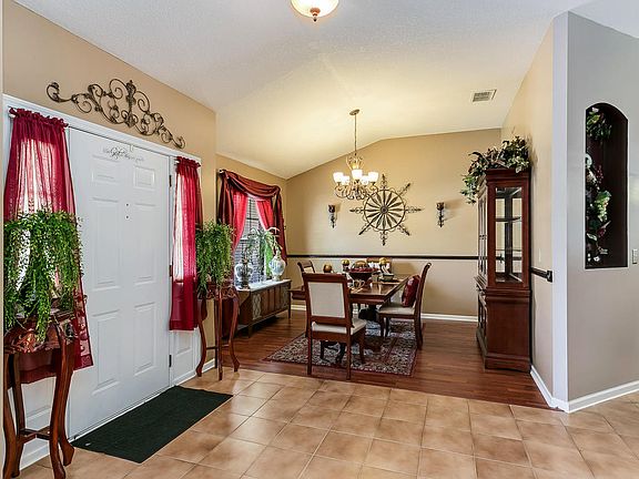 3rd image of 1100 Waterfall Dr
