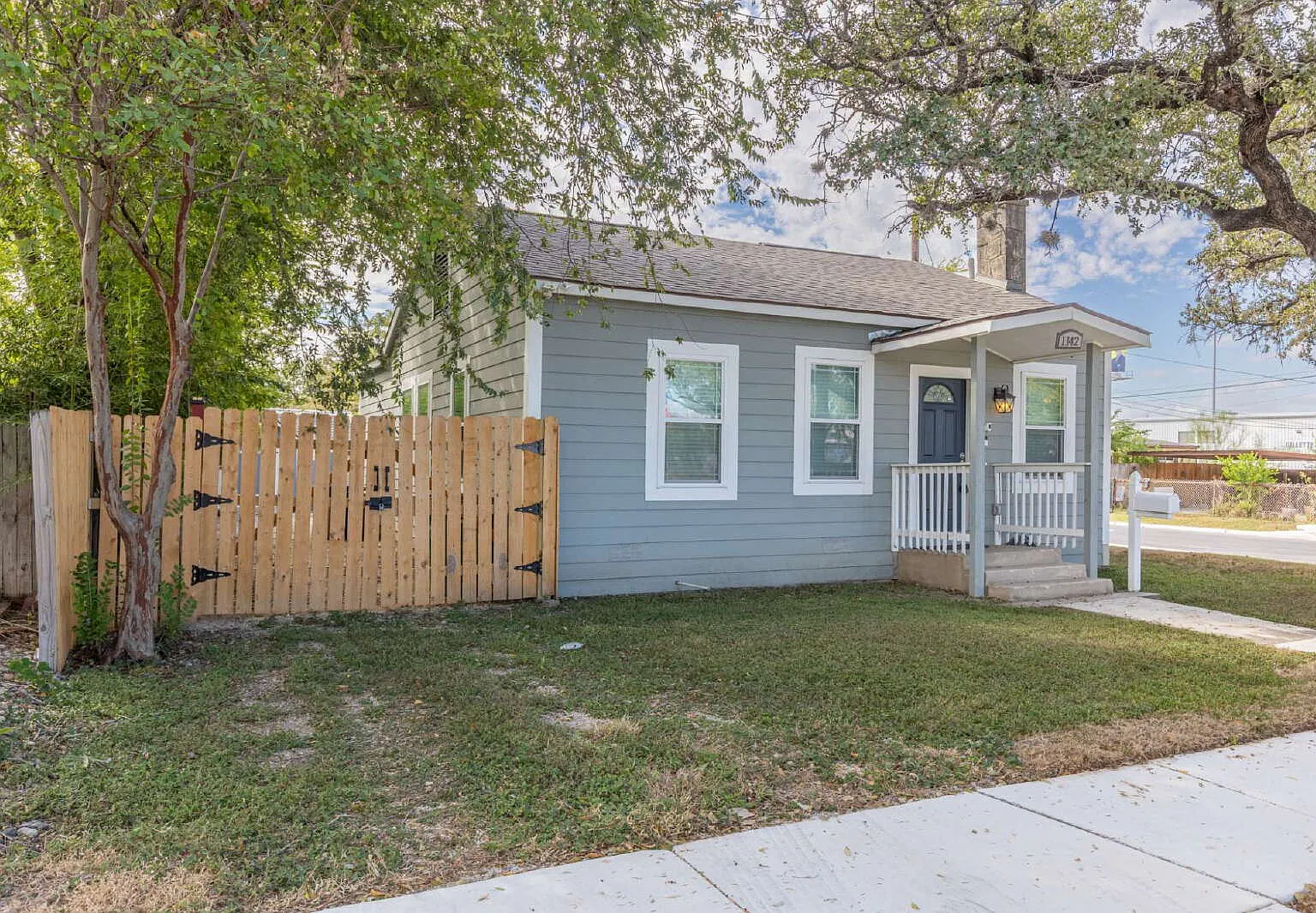 3 bed, 1.5 bath, 1276 sqft, $1,750 — Photo 3