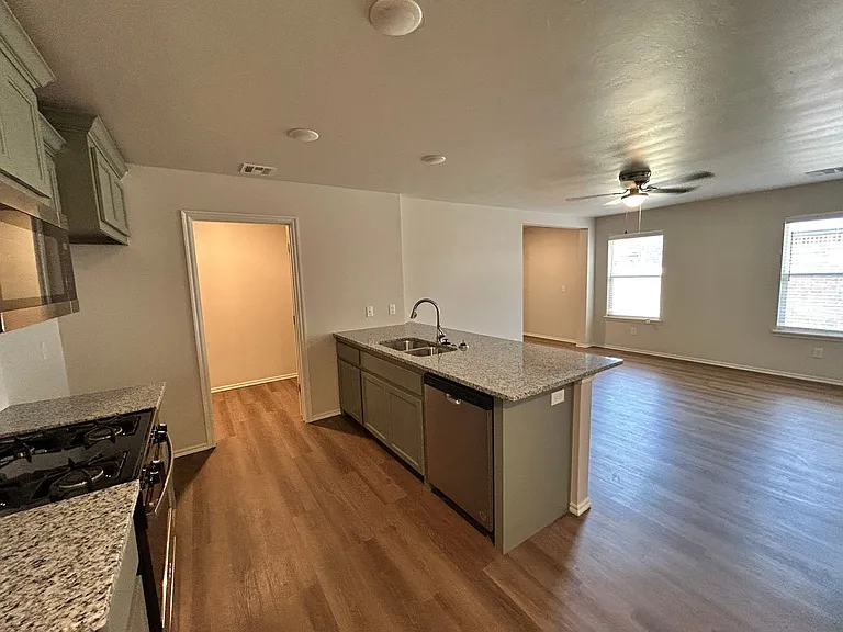 10805 NW 119th Pl — Photo 6