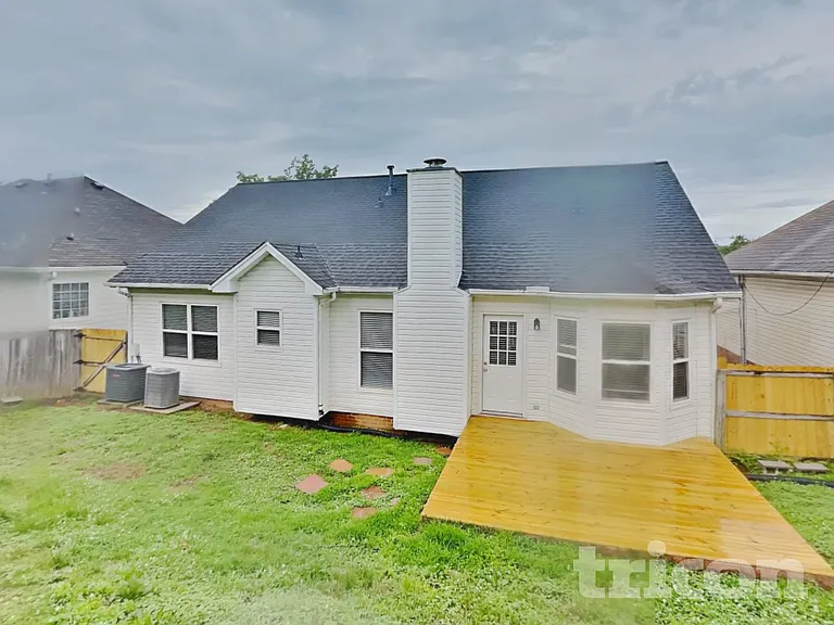 104 Edgewater Ct — Photo 23