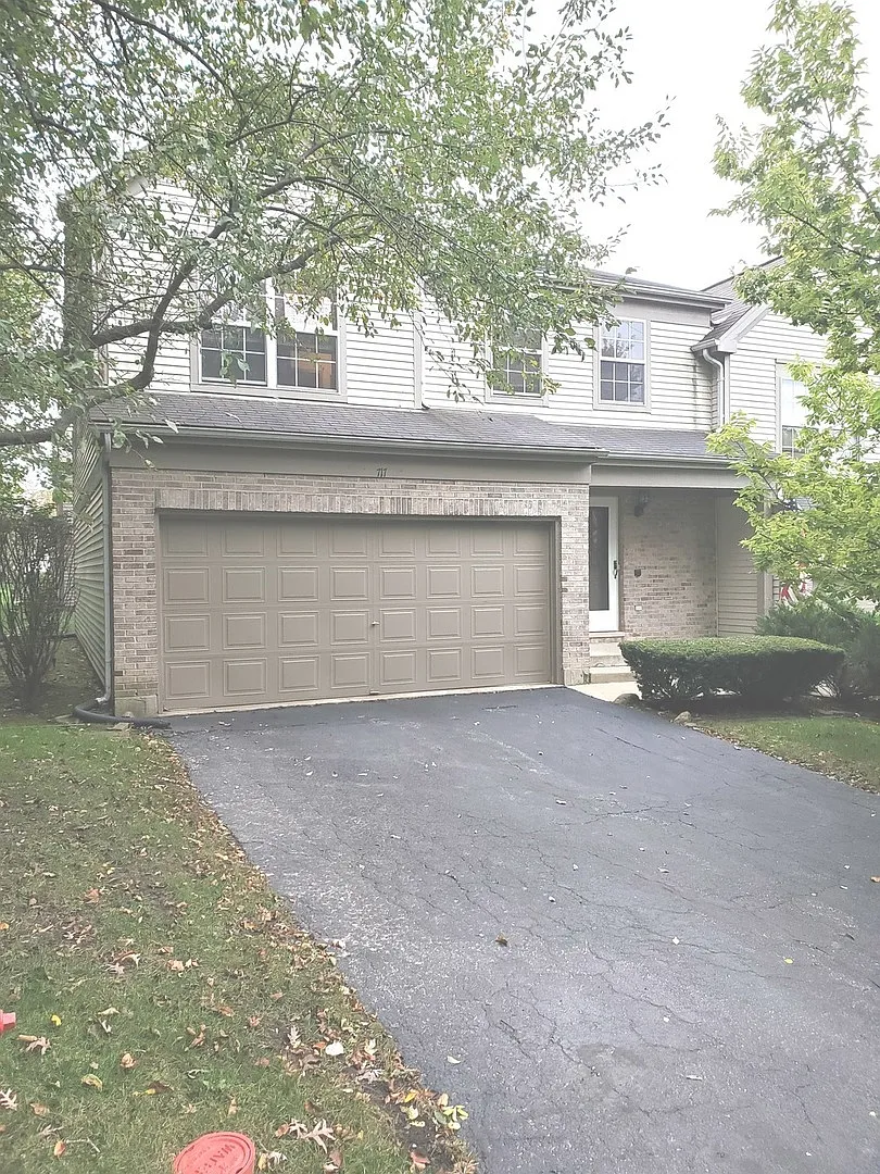 717 Longwood Dr photo 1