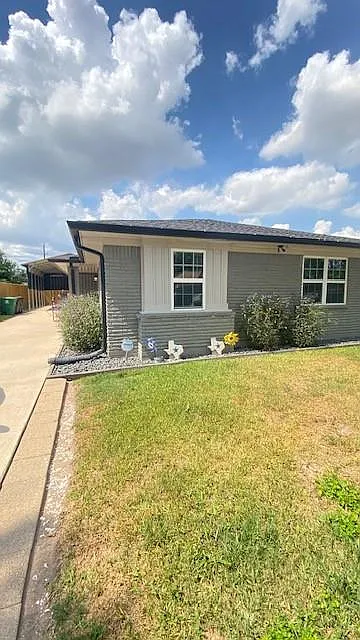 3 bed, 1.5 bath, 1322 sqft, $2,000 — Photo 1