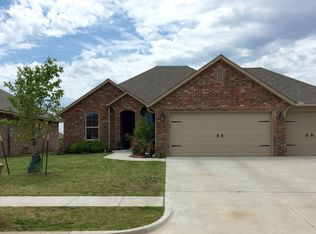 842 SW 14th St, Moore, OK 73160