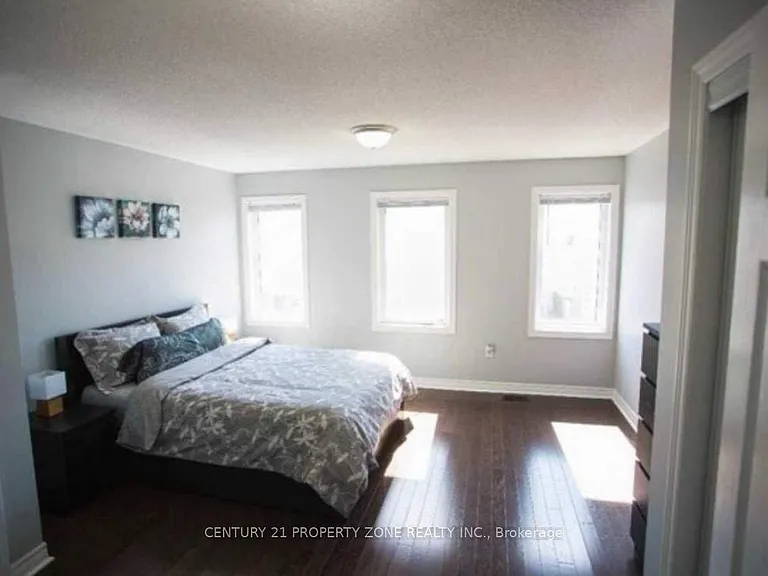 1041 Ellesmere Rd N — Photo 6