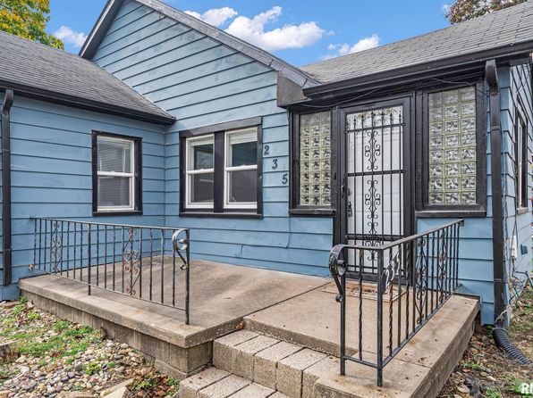 235 W 32nd St, Davenport, IA 52803