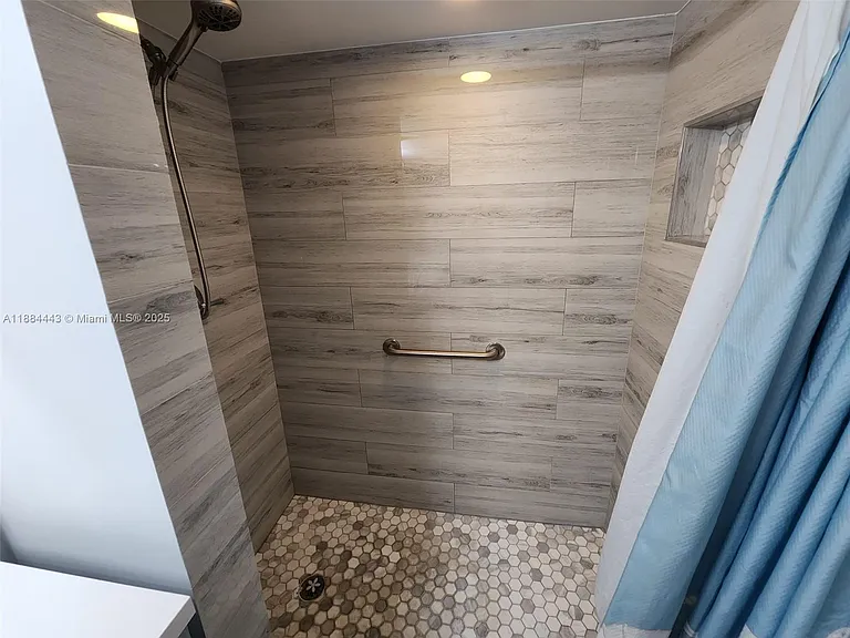1150 SW 118th Ter — Photo 10