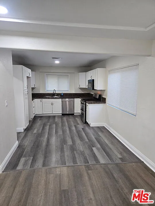 3 bed, 2.0 bath, 1159 sqft, $3,795 — Photo 2
