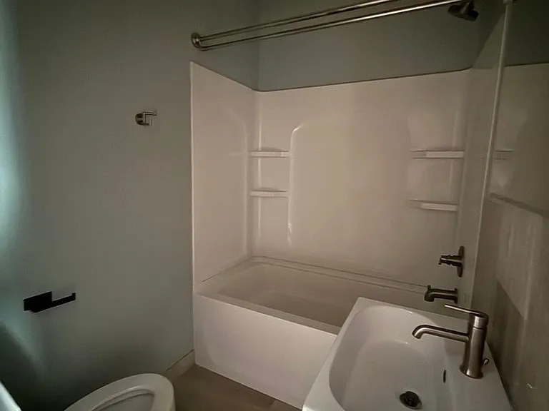 139 S Colonial Ave — Photo 10