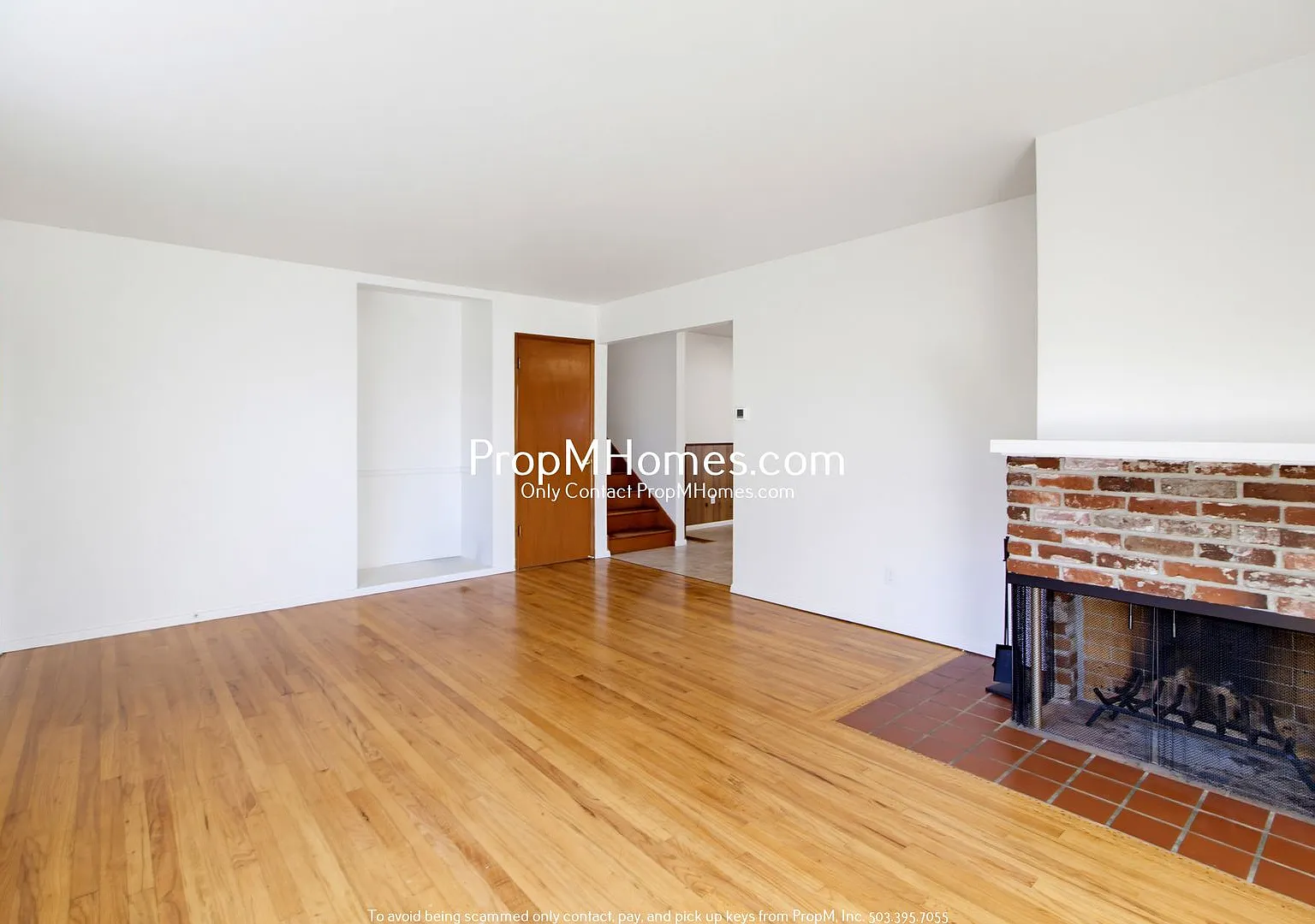 Lovely 3 Bedroom Gresham Home with Fireplace, Deck & Fenced Yard! — Photo 4