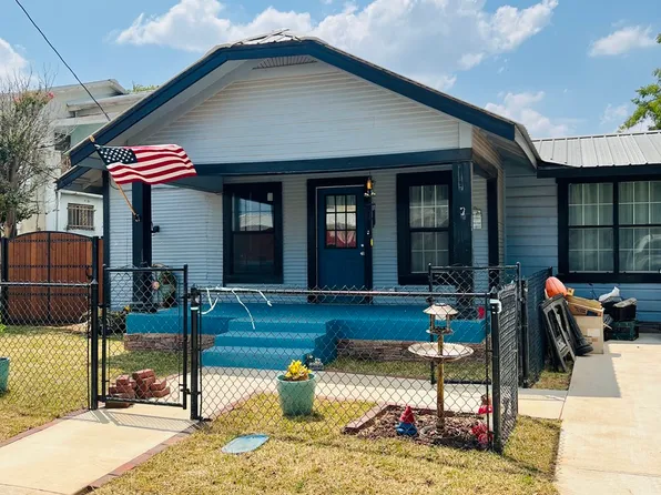 219 S Peach, Pearsall, TX 78061