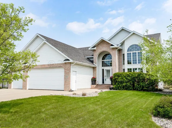 704 12th St SE, Barnesville, MN 56514
