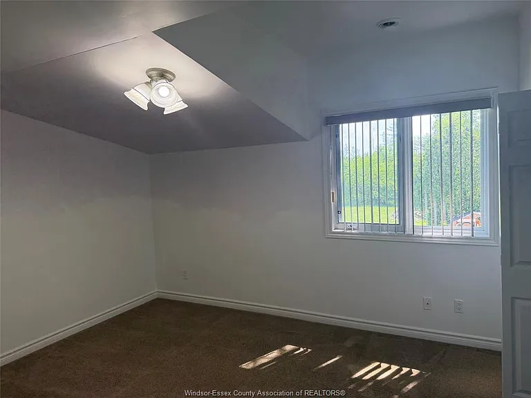 695 Front Rd N #UPPER — Photo 11
