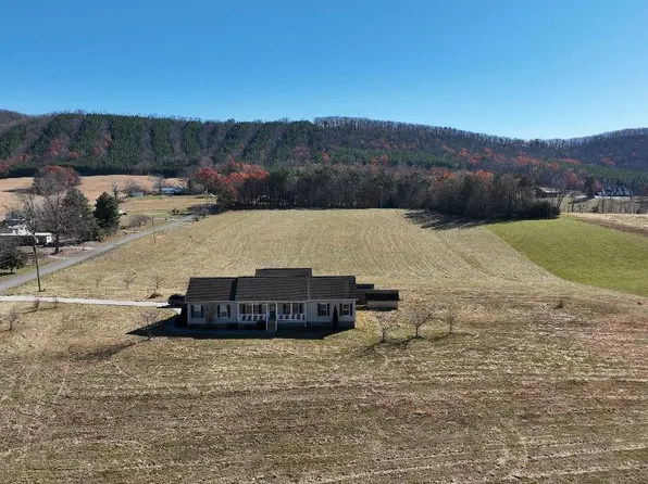 77 Cricket Ln, Rustburg, VA 24588