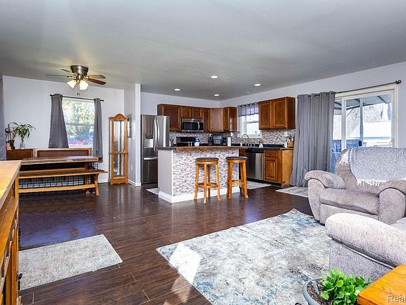 5th image of 1814 Leland Rd