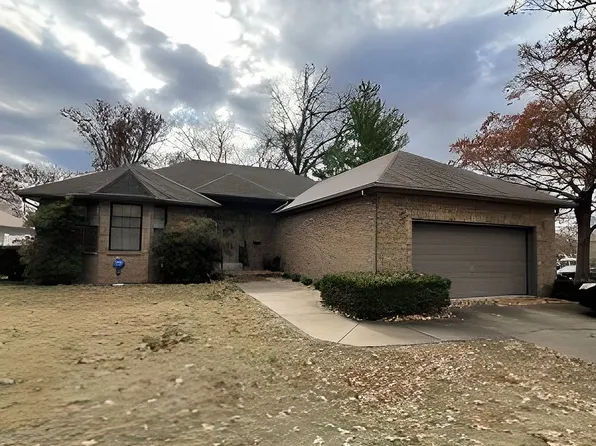 624 E 33rd St, Joplin, MO 64804