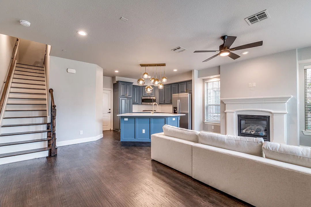 4 bed, 2039 sqft, $3,299 — Photo 2