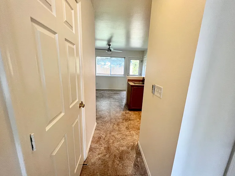 209 E 18th Ave #D16 — Photo 8