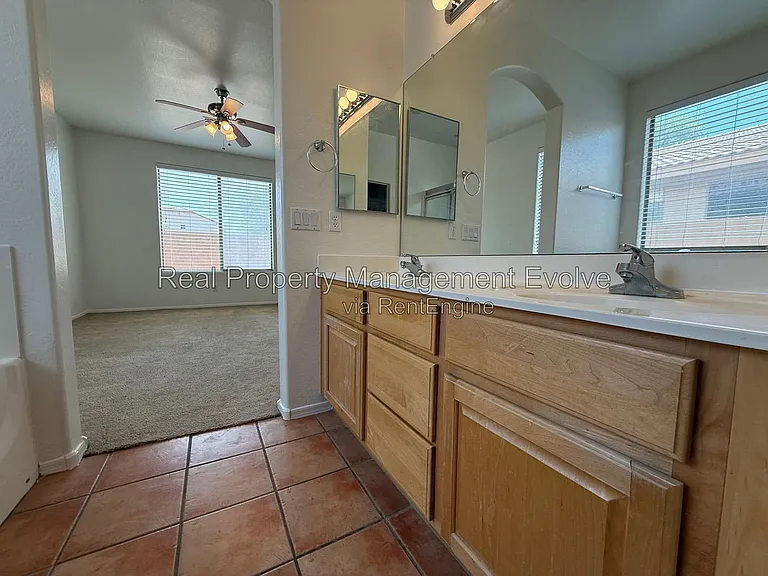 4417 W Saint Kateri Dr — Photo 18