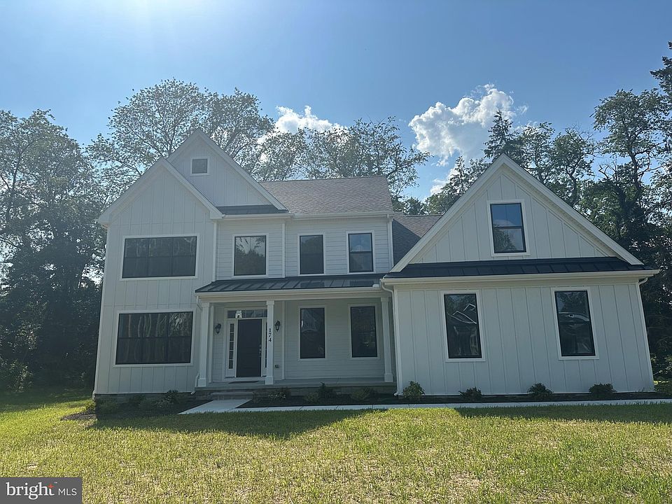 2nd image of 174 Corbins Close