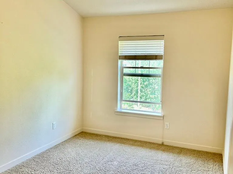 8005 NE Rockne Way — Photo 21