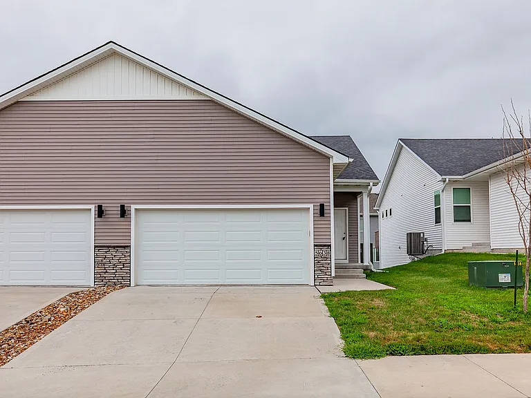 5638 Fernwood Dr — Photo 2