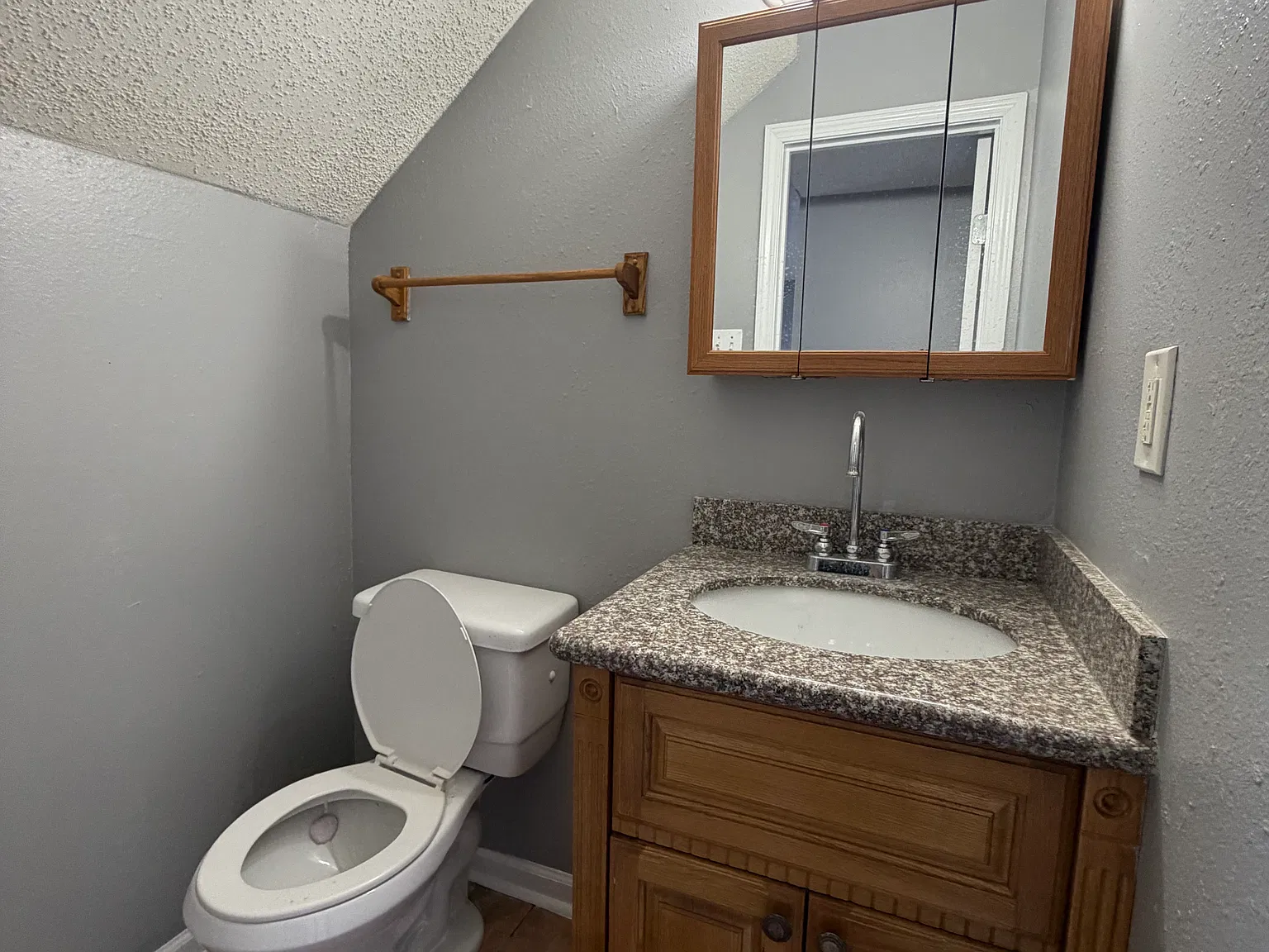 2 bed, 1.5 bath, 1000 sqft, $1,200 — Photo 2